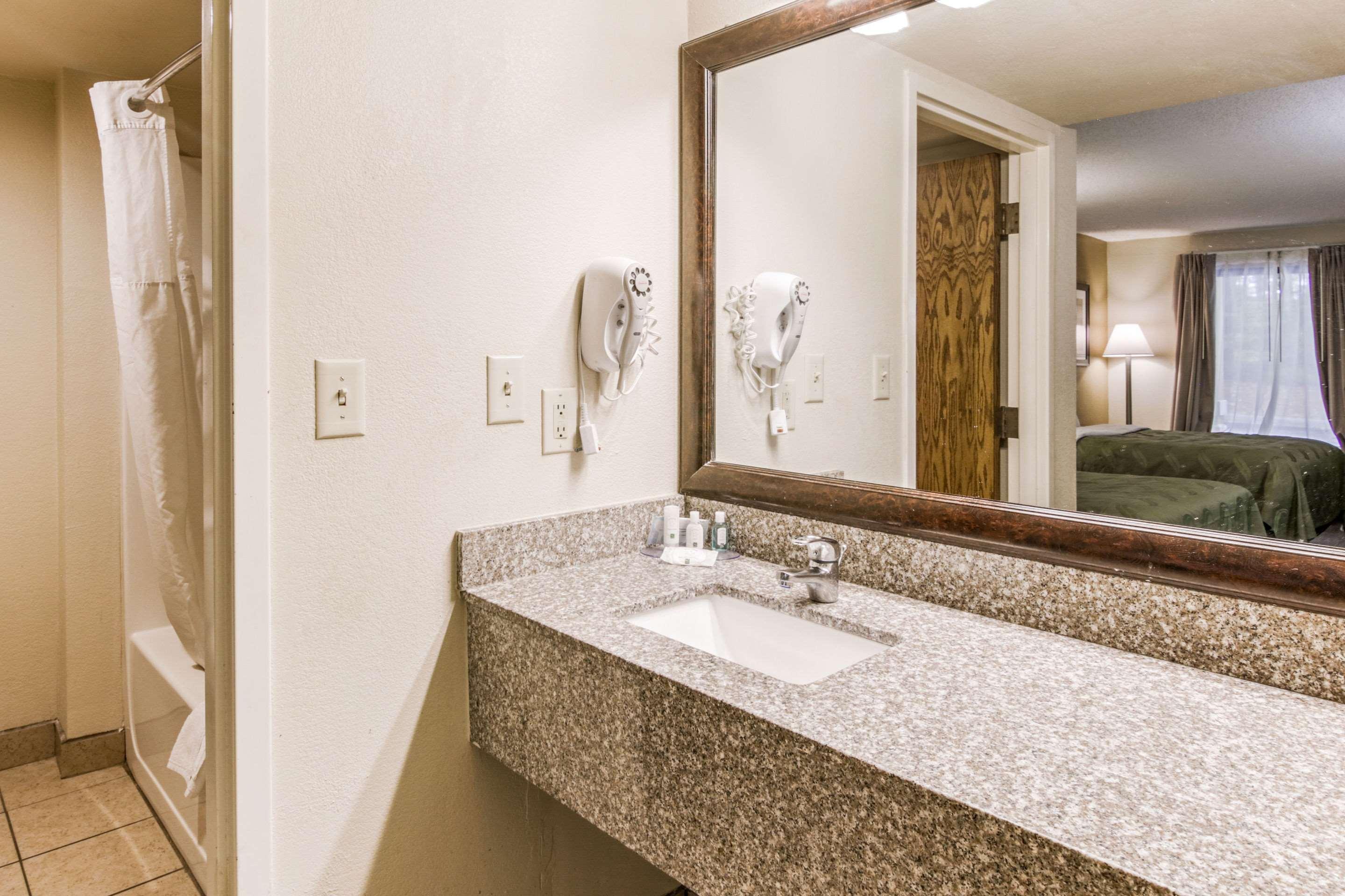 Quality Inn & Suites Atlanta Gunung Stone Luaran gambar
