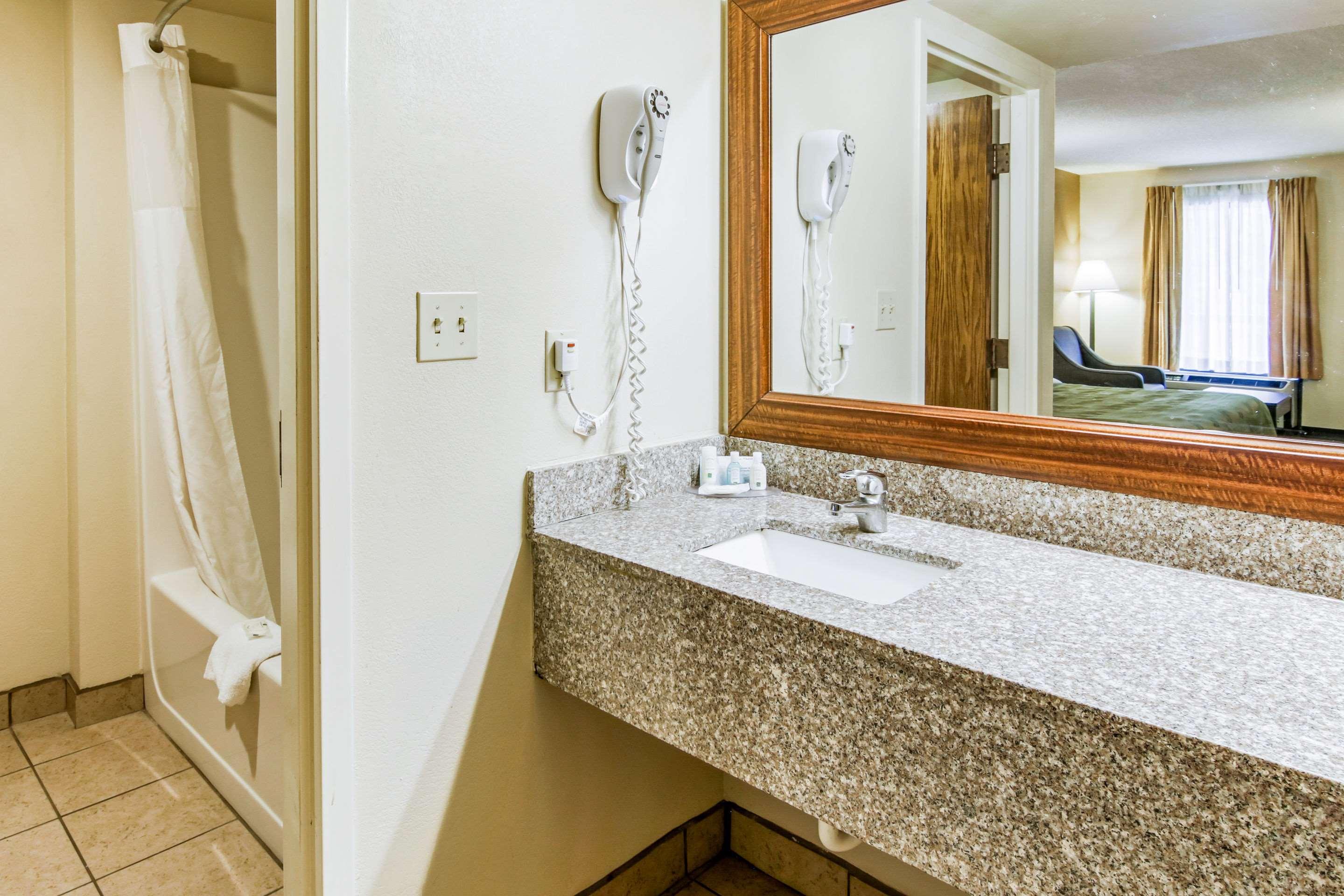 Quality Inn & Suites Atlanta Gunung Stone Luaran gambar